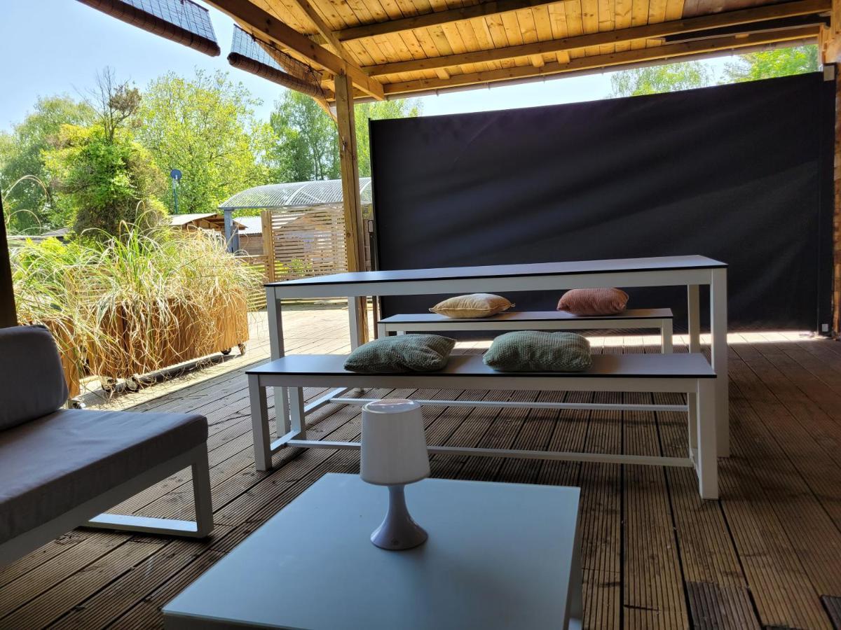 Rustig Gelegen Chalet Solvo Met Terras Aan Het Water Geel Esterno foto