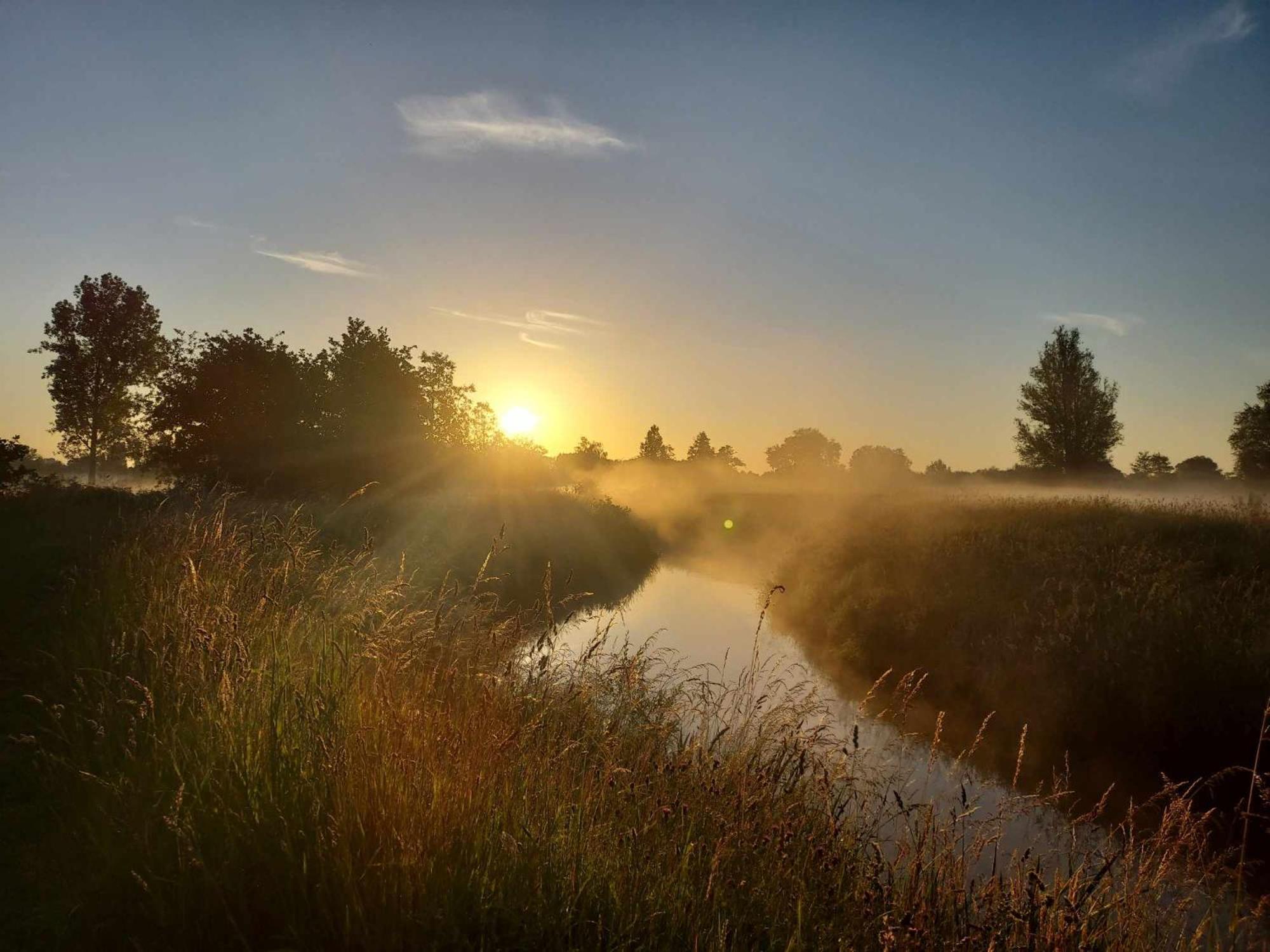 Rustig Gelegen Chalet Solvo Met Terras Aan Het Water Geel Esterno foto