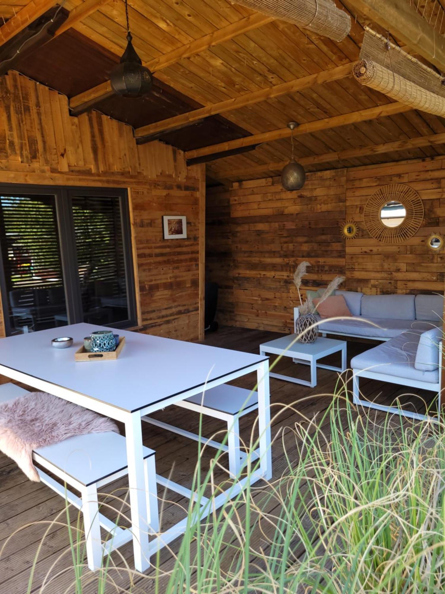 Rustig Gelegen Chalet Solvo Met Terras Aan Het Water Geel Esterno foto